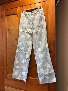 10/25$ 🧁 Women’s Light Blue Floral Wide-Leg Jeans